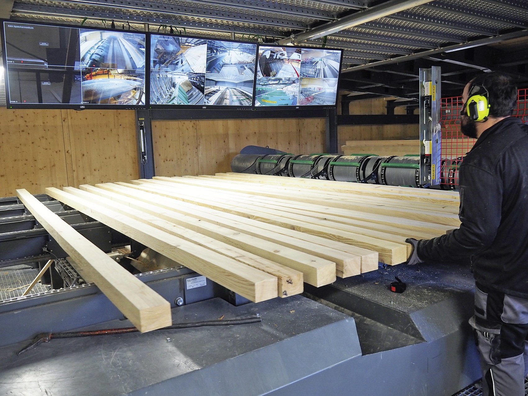 Visuelle Qualitätskontrolle von Schnittholz, visual quality control of sawn wood