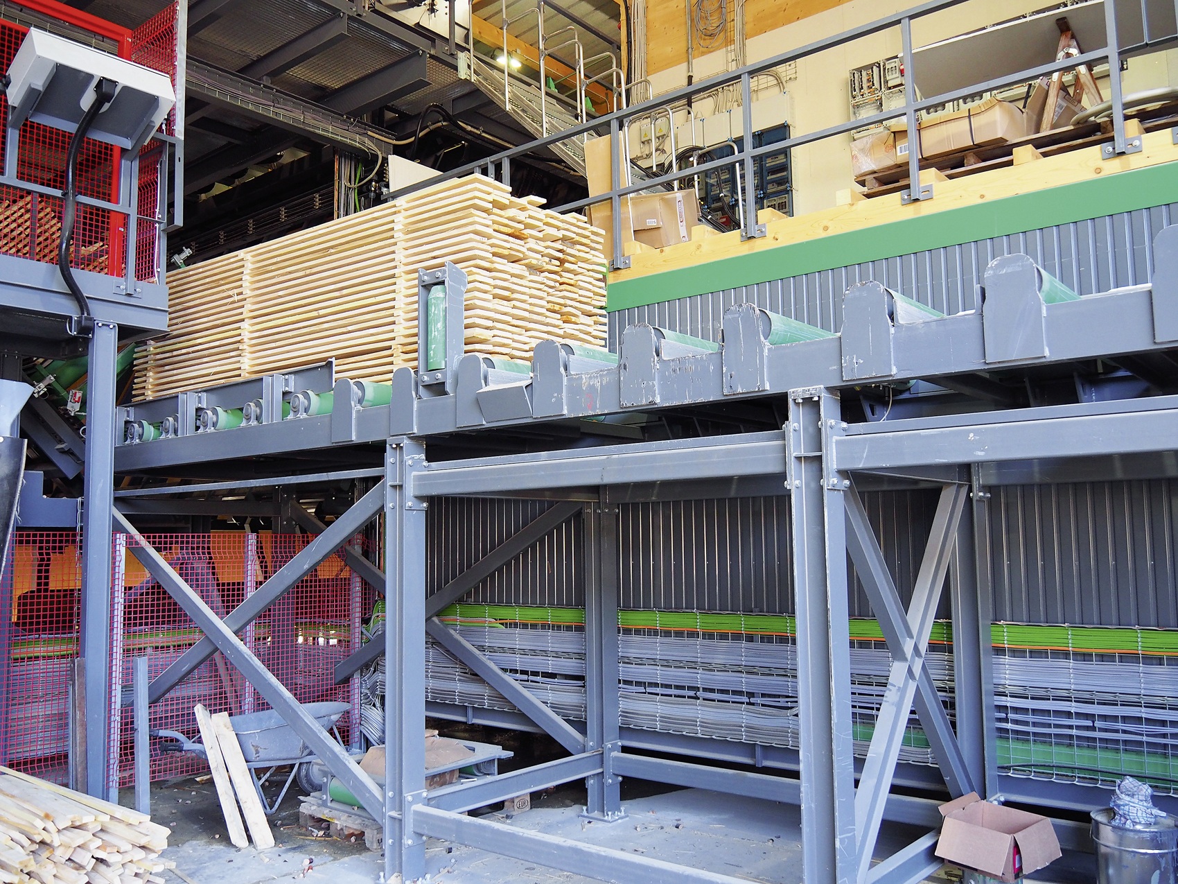 Zweite Zuführung von Schnittholz in die Fertigung, second feeder of timber to production
