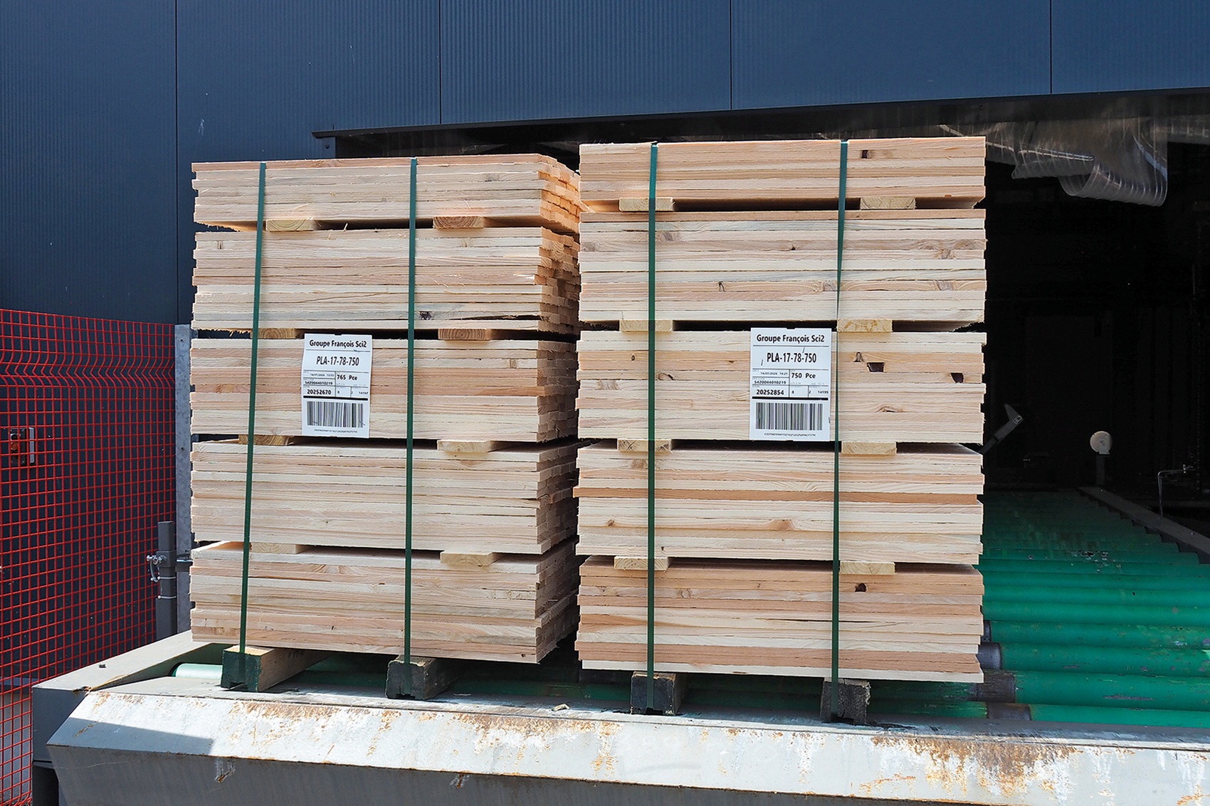 Kallfass stacked timber packs